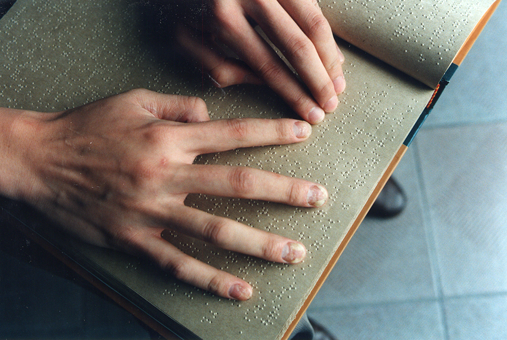 Bibles en braille et à gros caractères, pour la maman et la fille